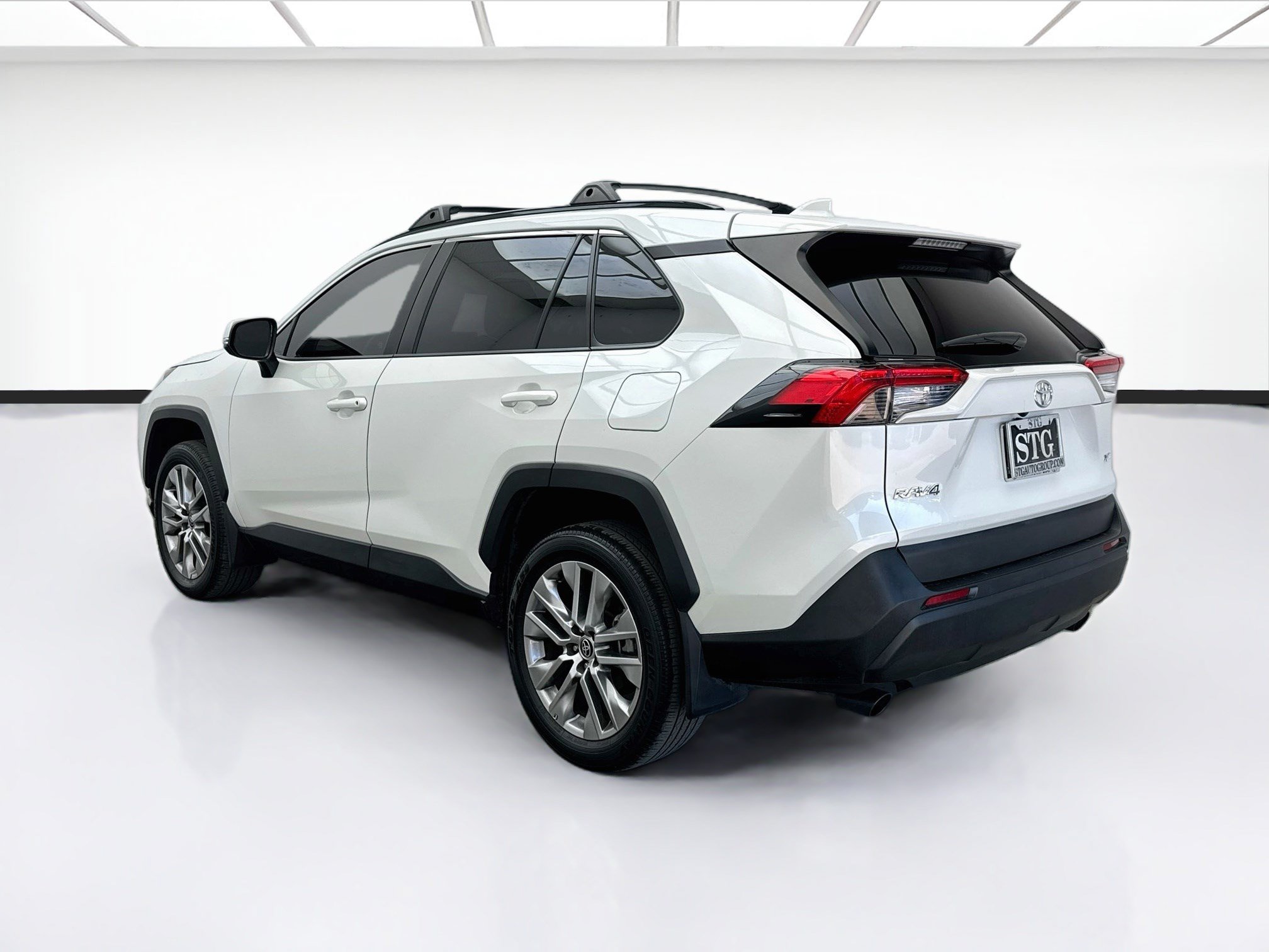 Used 2022 Toyota RAV4 XLE Premium FWD image 6