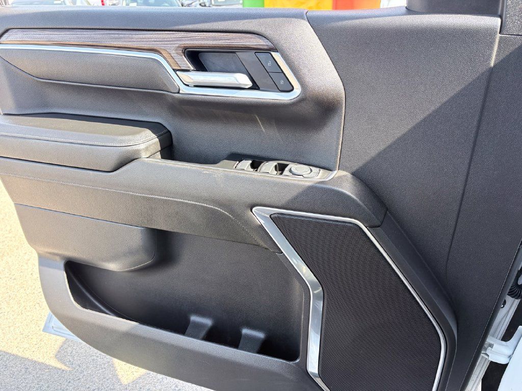 Used 2025 Chevrolet Silverado 1500 LT RWD image 12
