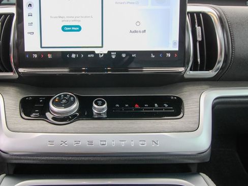 Used 2025 Ford Expedition Platinum w/ Driver's Package image 29