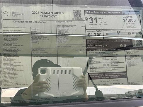 Used 2025 Nissan Kicks SR w/ SR Premium Package FWD image 19
