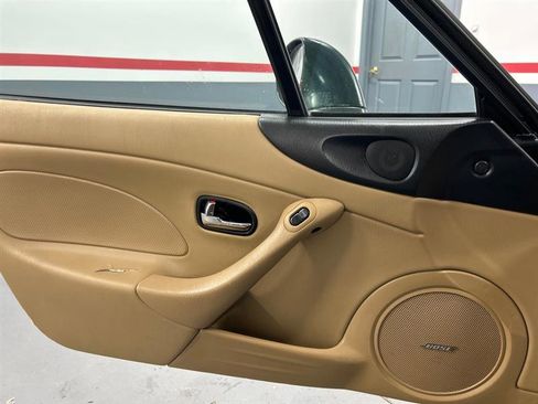 Used 2001 MAZDA MX-5 Miata Base image 9