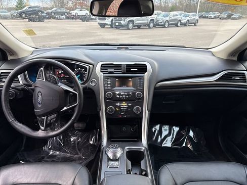 Used 2018 Ford Fusion SE image 19