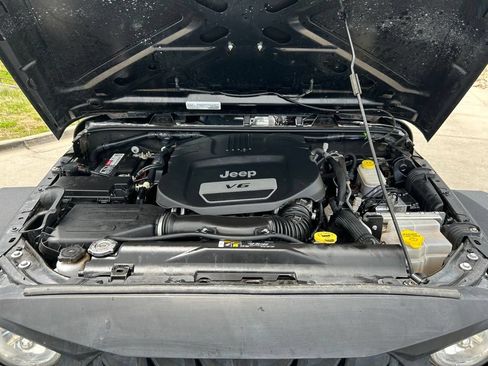Used 2018 Jeep Wrangler Unlimited Sport S AWD/4WD image 32