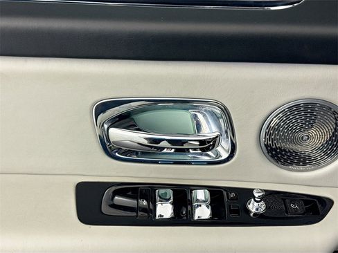 Used 2019 Rolls-Royce Cullinan image 18