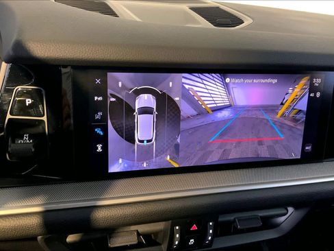 Used 2025 Porsche Cayenne image 31