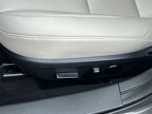 Used 2024 MAZDA MAZDA3 s image 17