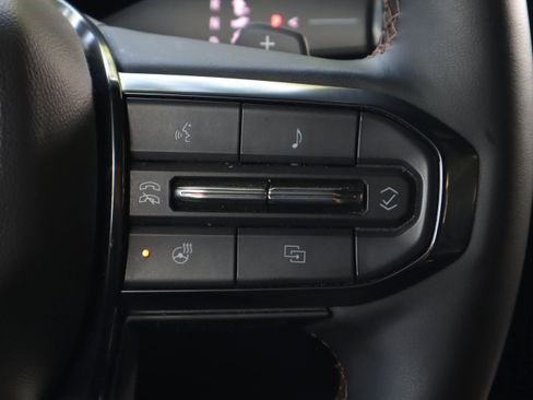 Used 2025 GMC Yukon AT4 w/ AT4 Premium Plus Package AWD/4WD image 28