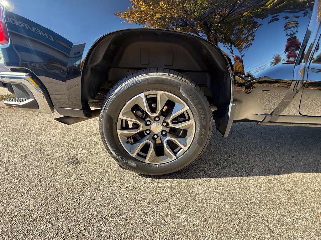 Used 2023 Chevrolet Silverado 1500 LT AWD/4WD image 35