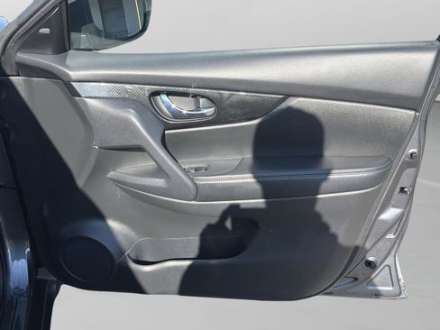 Used 2018 Nissan Rogue SL w/ Premium Package image 28