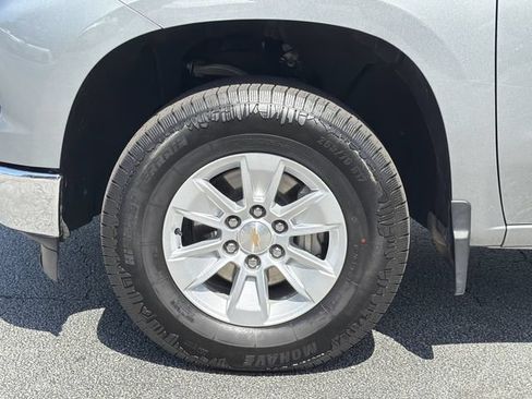 Used 2025 Chevrolet Silverado 1500 LT AWD/4WD image 12