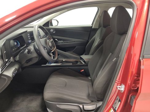 Used 2025 Hyundai Elantra SE FWD image 17