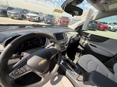 Used 2021 Chevrolet Equinox LS FWD image 13