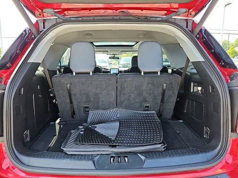 Used 2022 Ford Explorer XLT w/ Equipment Group 202A AWD/4WD image 31