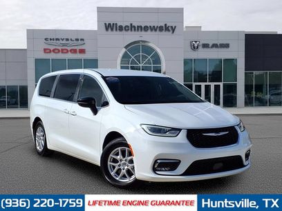 Used 2024 Chrysler Pacifica Touring-L