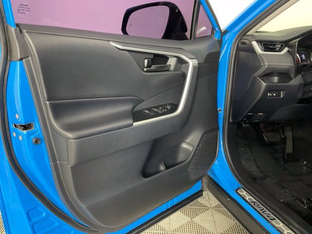 Used 2019 Toyota RAV4 LE AWD/4WD image 11
