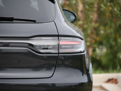 Certified 2025 Porsche Macan GTS AWD/4WD image 29