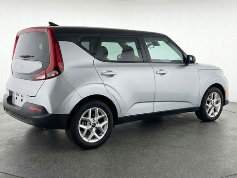Used 2025 Kia Soul LX w/ LX Technology Package FWD image 9