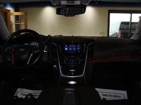 Used 2015 Cadillac Escalade Luxury AWD/4WD image 16