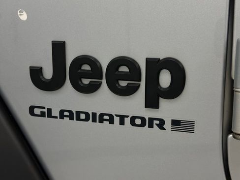 Used 2023 Jeep Gladiator Sport image 24