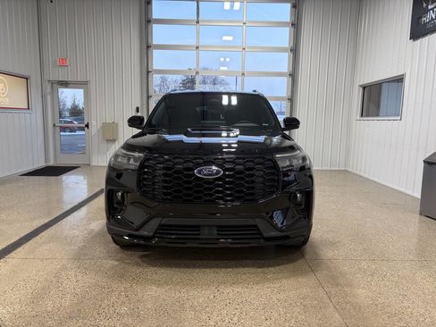 Used 2025 Ford Explorer ST-Line w/ ST-Line Street Pack image 6