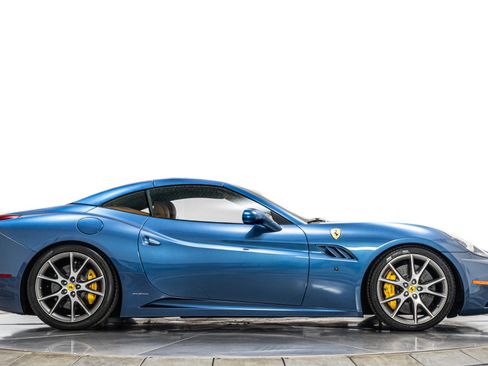 Used 2010 Ferrari California image 18