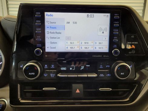 Used 2020 Toyota Highlander XLE w/ Protection Package #3 AWD/4WD image 25