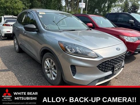 Used 2022 Ford Escape SE FWD image 1