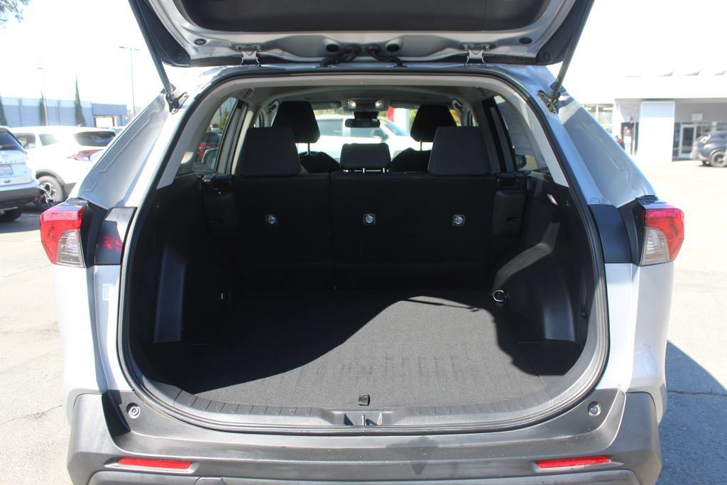 Used 2024 Toyota RAV4 LE AWD/4WD image 10