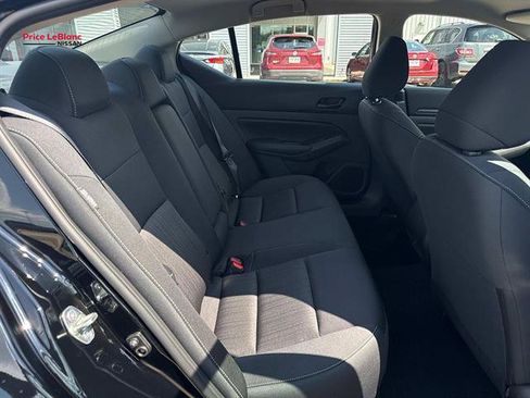 Used 2025 Nissan Altima 2.5 S FWD image 9