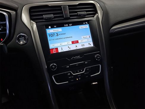 Used 2019 Ford Fusion SE w/ Equipment Group 151A image 17