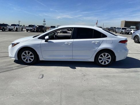 Used 2025 Toyota Corolla LE image 4