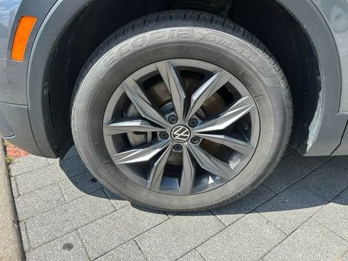 Used 2024 Volkswagen Tiguan SE AWD/4WD image 9