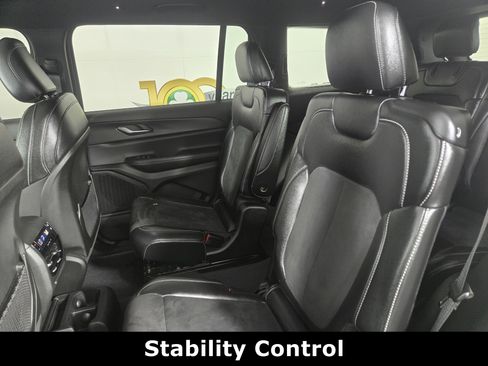 Certified 2024 Jeep Grand Cherokee L Altitude AWD/4WD image 13