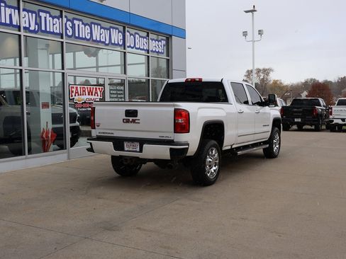 Used 2018 GMC Sierra 2500 Denali w/ Suspension Package, Off-Road image 3