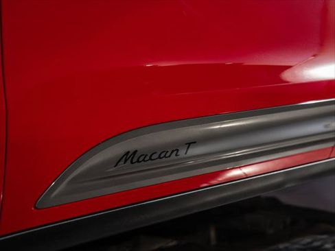 Used 2025 Porsche Macan Turbo AWD/4WD image 28