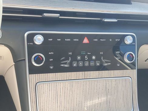 Used 2025 Genesis GV80 2.5T Select image 31