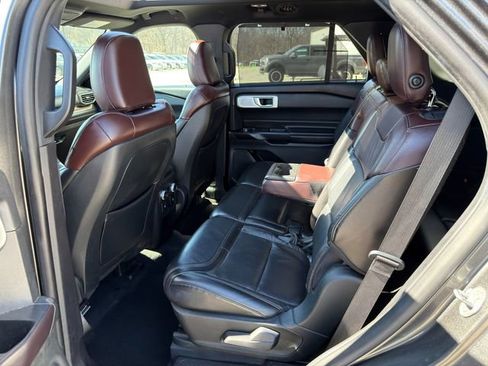 Used 2020 Ford Explorer Platinum w/ Premium Technology Package image 16