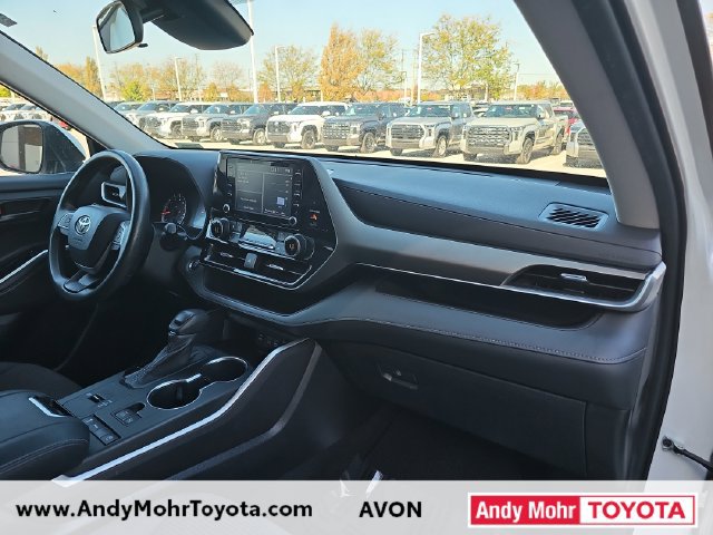 Certified 2022 Toyota Highlander L FWD image 34