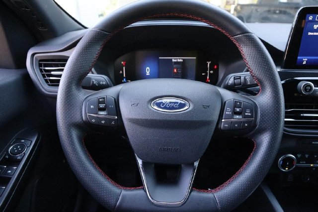 Certified 2025 Ford Escape ST-Line AWD/4WD image 10