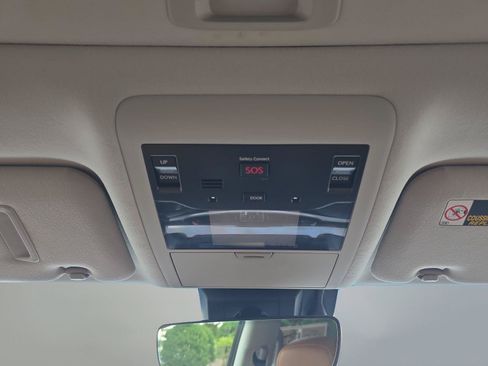 Used 2021 Lexus LX 570 4WD w/ Luxury Package image 18