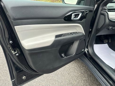 Used 2024 Jeep Compass Limited w/ Sun and Sound Group image 28