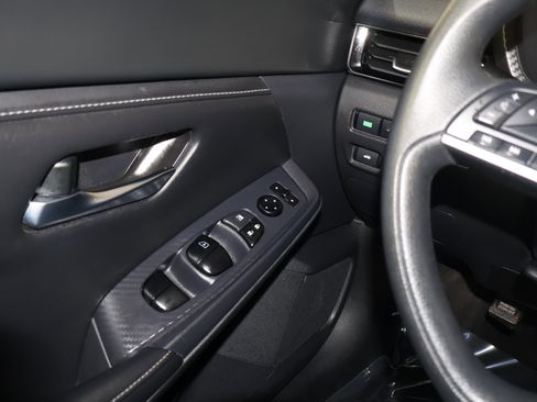 Used 2024 Nissan Sentra SV image 31