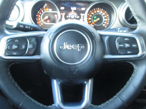 Used 2023 Jeep Gladiator Overland image 21