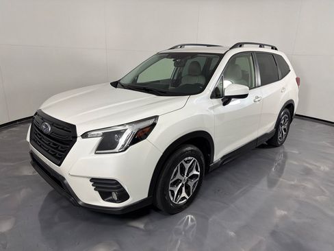 Used 2022 Subaru Forester Premium AWD/4WD image 9