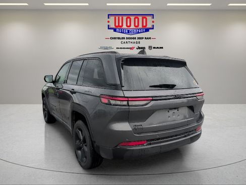 Used 2024 Jeep Grand Cherokee Altitude AWD/4WD image 8