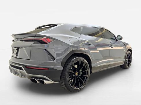 Used 2022 Lamborghini Urus AWD/4WD image 9