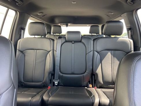 New 2025 Jeep Wagoneer 4WD w/ HD Trailer Tow Package image 8