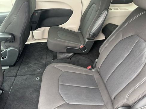 Used 2023 Chrysler Voyager LX image 6