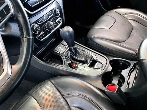 Used 2020 Jeep Cherokee Limited FWD image 15