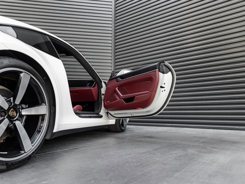 Certified 2022 Porsche 911 Carrera image 33